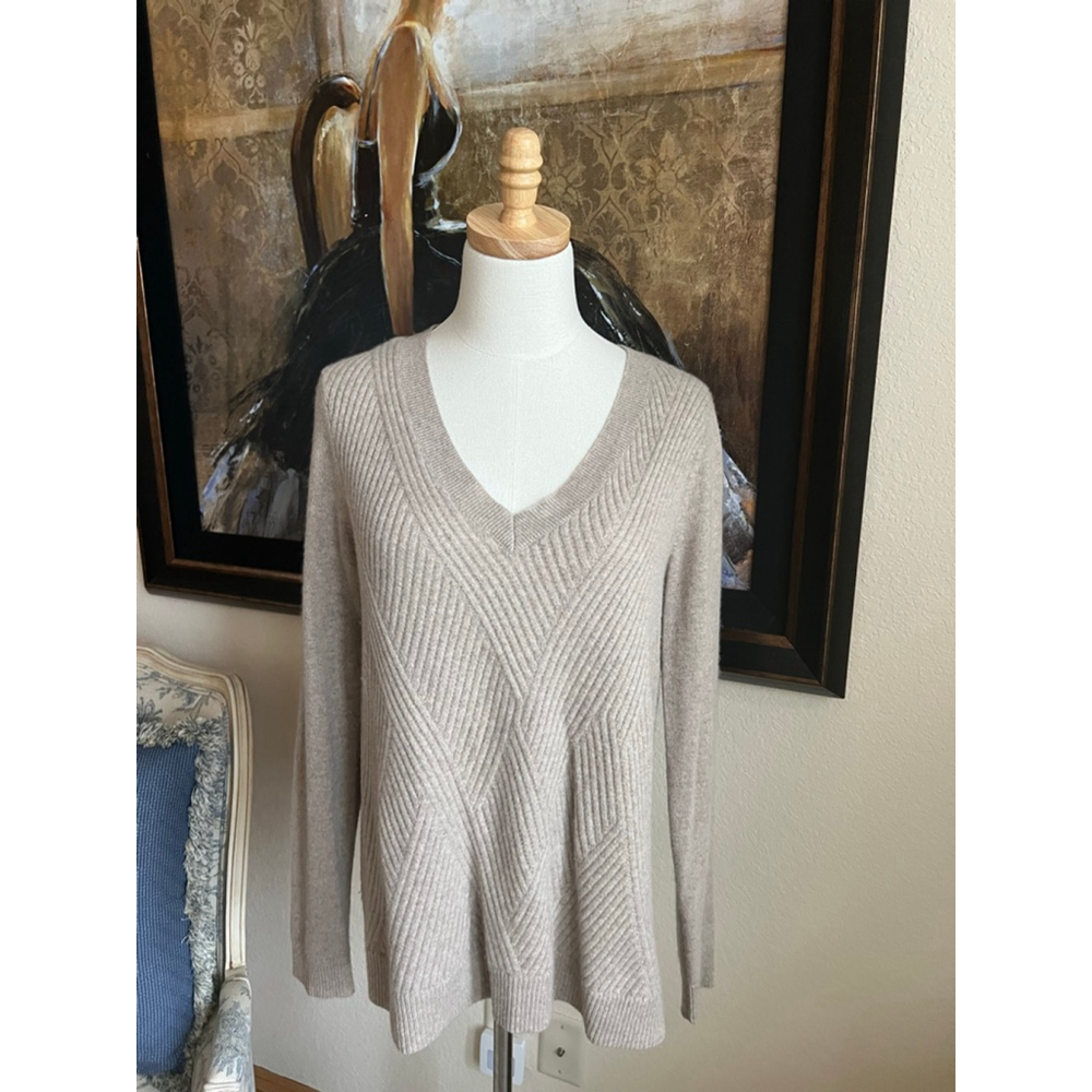 Women's WYTHE NY Beige Cashmere V-Neck Sweater M